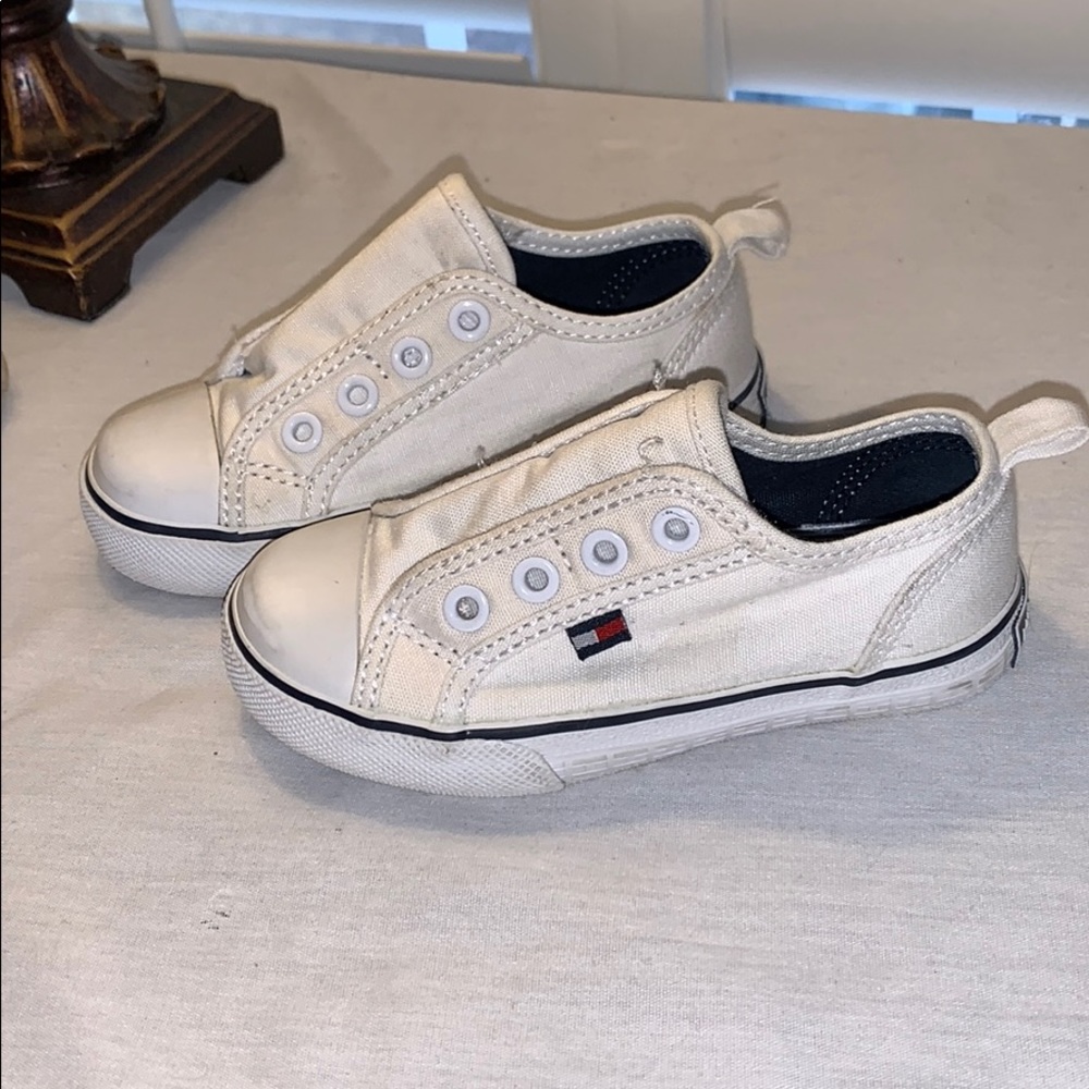 Tommy Hilfiger toddler size 7 sneakers